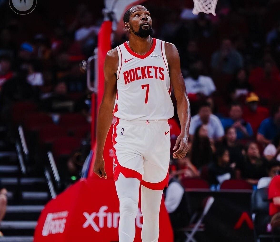 爱游戏体育包含休斯敦火箭迎CBA常规赛关键赛，关键时刻刷新队史纪录，话题不断，控场能力受关注的词条