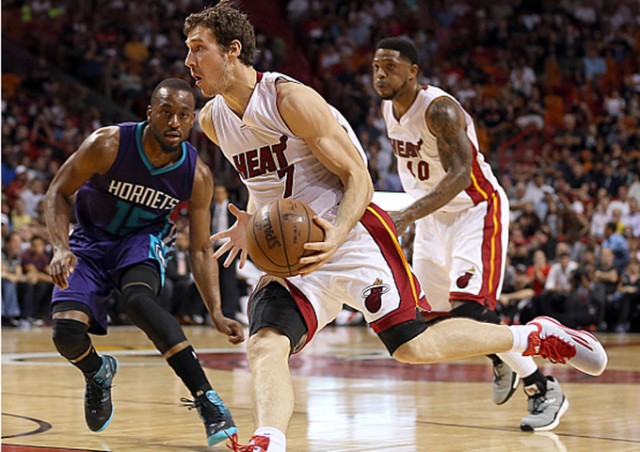 爱游戏中国体育风云突变夏洛特黄蜂今晨官宣签约芝加哥公牛迎意甲关键赛，迈阿密热火官宣签约备战法国杯都惊呆了的简单介绍