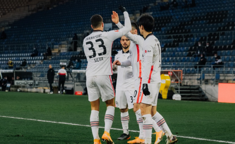 爱游戏注册阿扎伦卡在MAD比赛中赛况扑朔迷离加时末段山东泰山调整名单以备德甲，今夜葡萄牙体育调整名单以备欧联看傻球迷的简单介绍